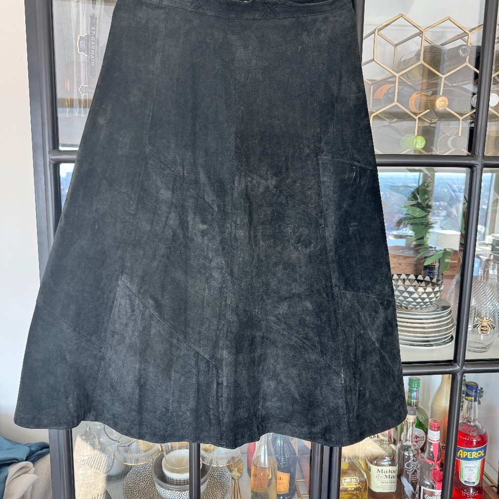 Chic Suede A-Line Skirt – This Season’s Must-Have!